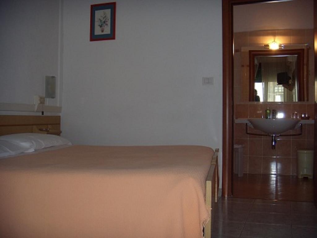 פירנצה Hotel Sul Ponte חדר תמונה